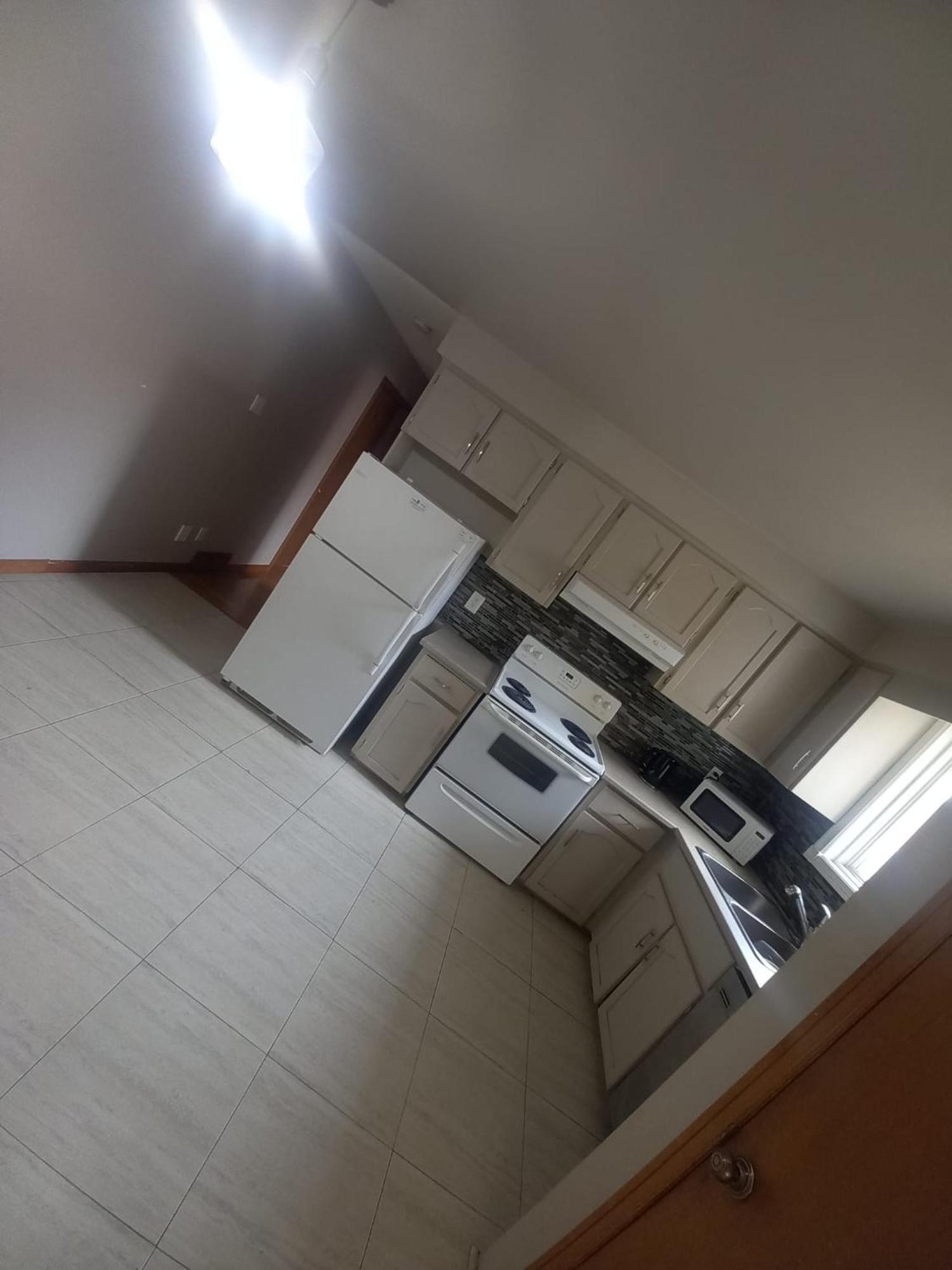 In Waterloo-kitchener-downtown-free Wifi & Parking Homestay Waterloo