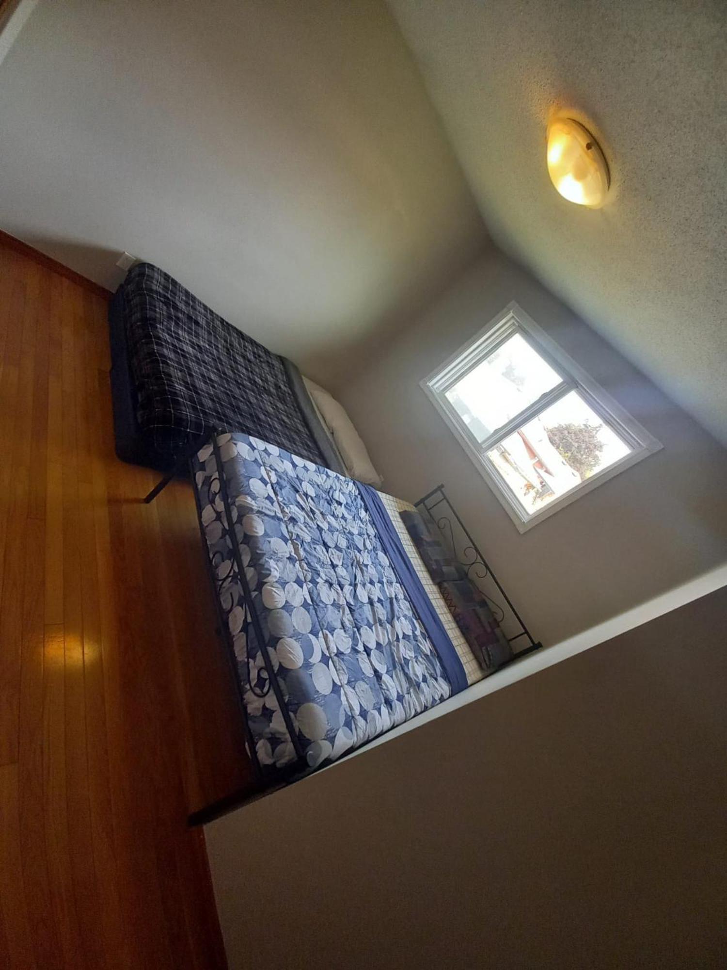 Homestay In Waterloo-kitchener-downtown-free Wifi & Parking