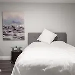 Entire Bachelor Unit En-Suite Uptown Waterloo - E5