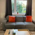 Entire 2 Bedroom Apartment Downtown - U5