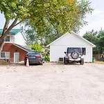 Entire Bachelor Unit En-Suite Uptown Waterloo - E4