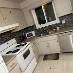 Budget Stay In Heart Of Waterloo-Free Wifi-Parking