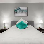 Entire 2 Bedroom Apartment Uptown Waterloo - E2