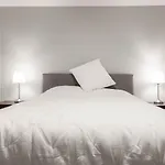 Entire 2 Bedroom Apartment Uptown Waterloo - E1