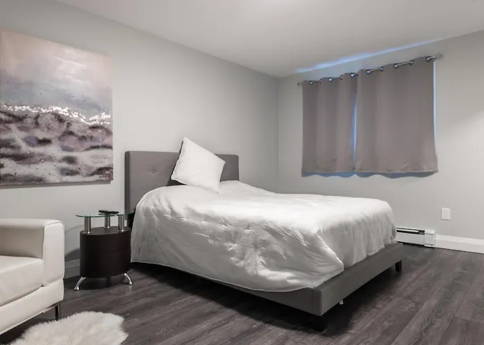 Entire Bachelor Unit En-Suite Uptown Waterloo - E5