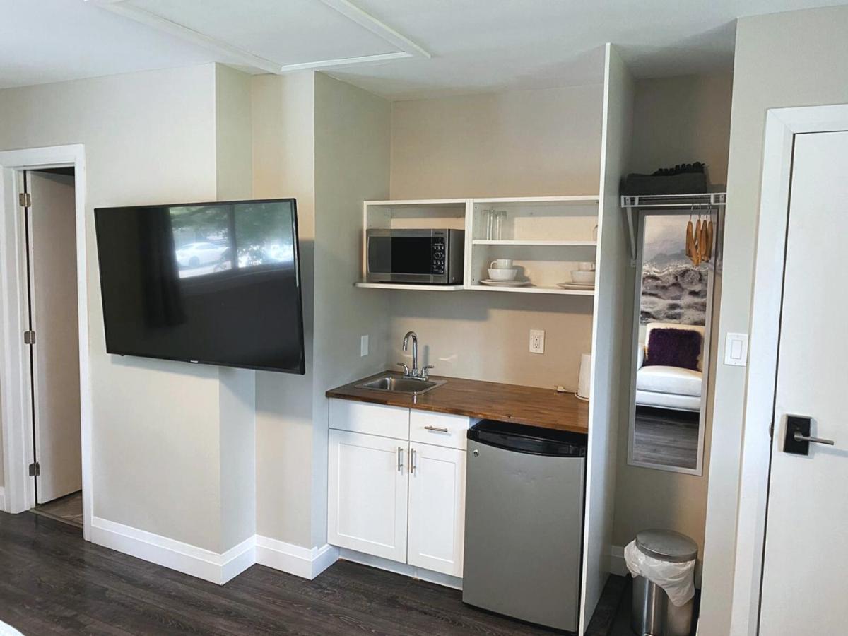 Entire Bachelor Unit En-suite Uptown - E5 Apartment Waterloo