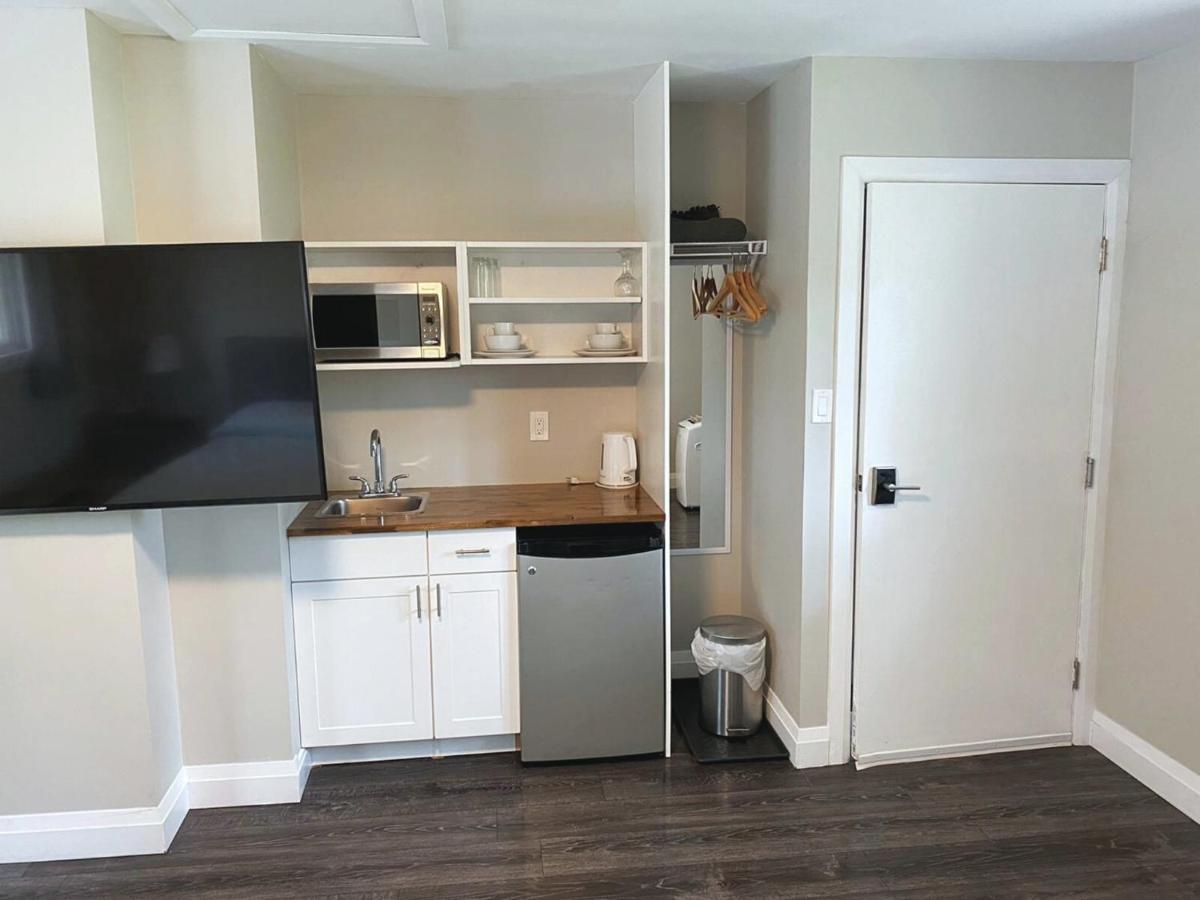 Apartment Entire Bachelor Unit En-suite Uptown - E5 *