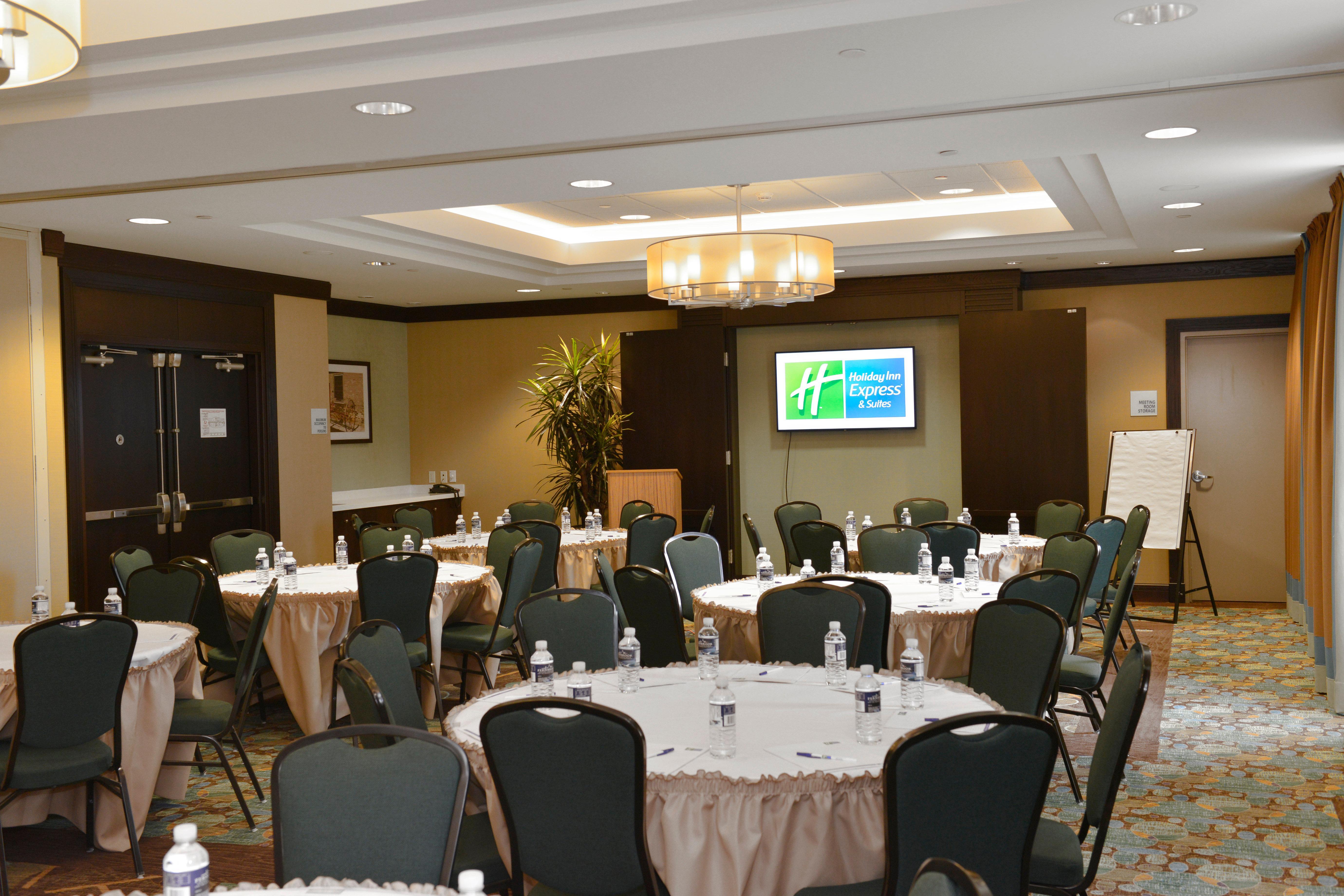 Express & - St. Jacobs Area By Ihg Hotel