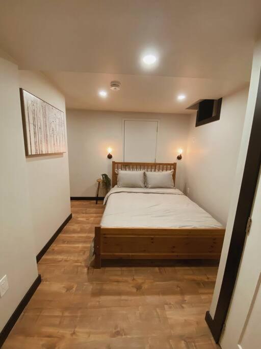 1-bedroom Basement In Uptown * Waterloo