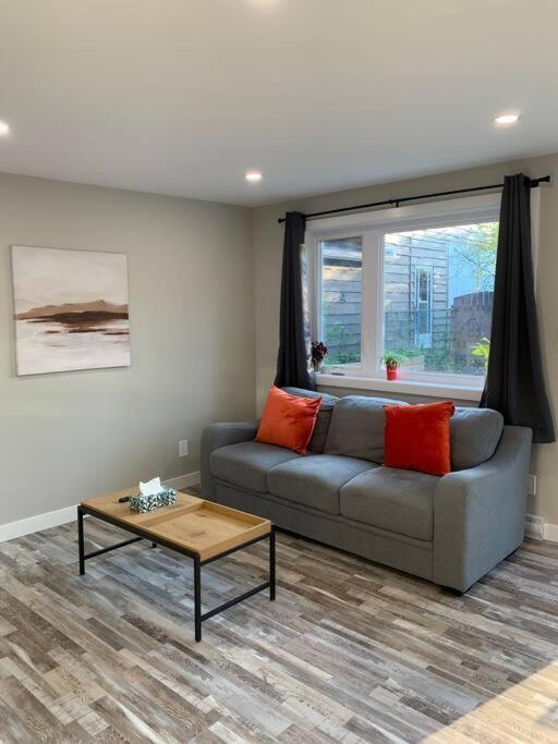 Entire 2 Bedroom Downtown - U5 Apartment