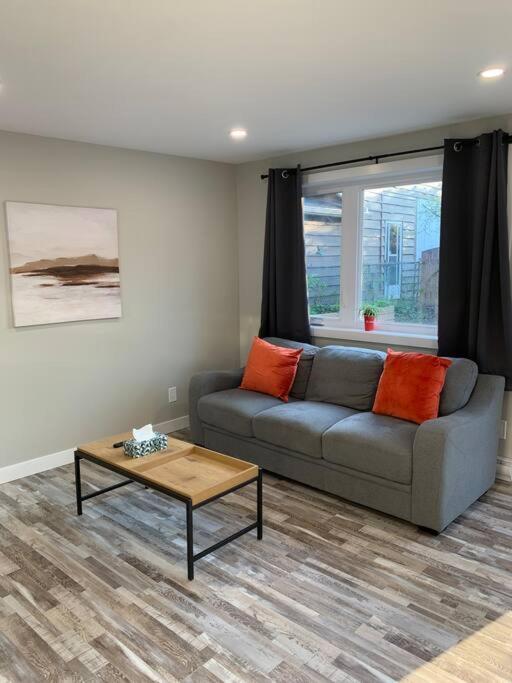 Entire 2 Bedroom Downtown - U5