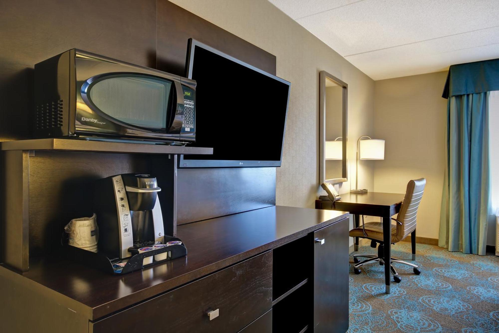 Express & - St. Jacobs Area By Ihg Hotel