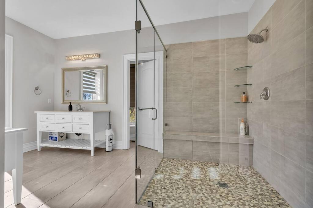 Private Getaway With Hot Tub Holiday home Waterloo