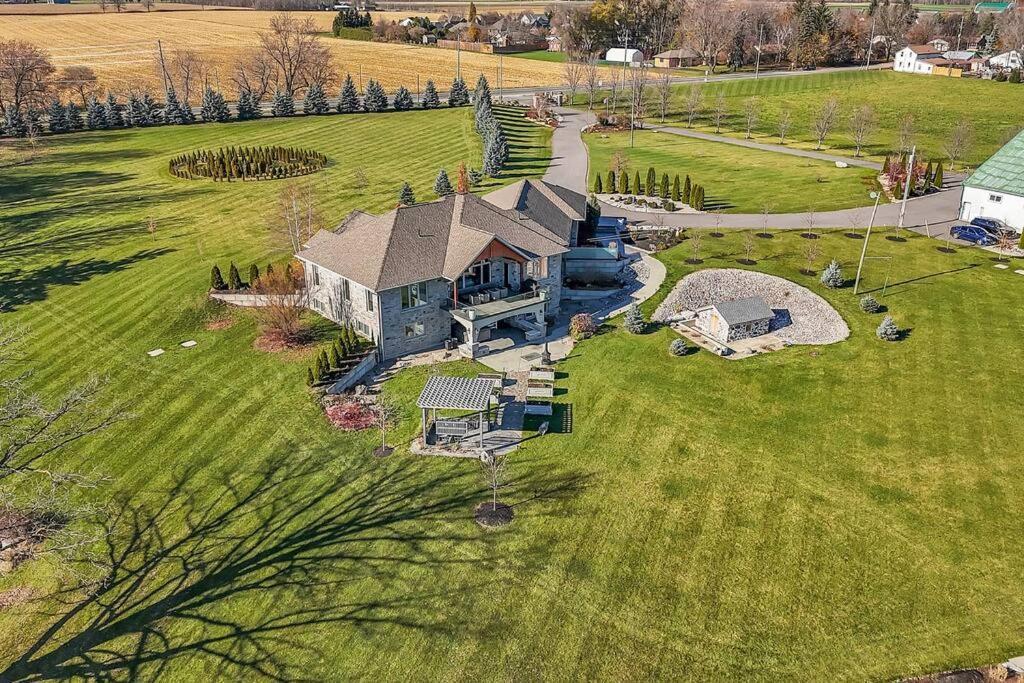 Private Getaway With Hot Tub Waterloo