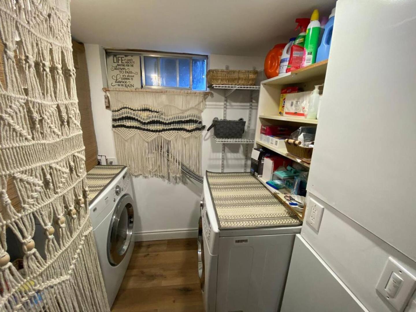 Private 1 Bedroom Near * Waterloo