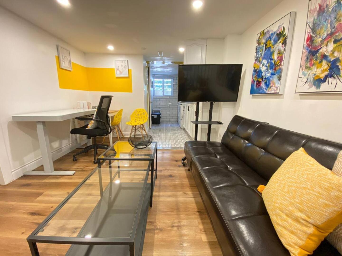 Apartment Private 1 Bedroom Near Waterloo