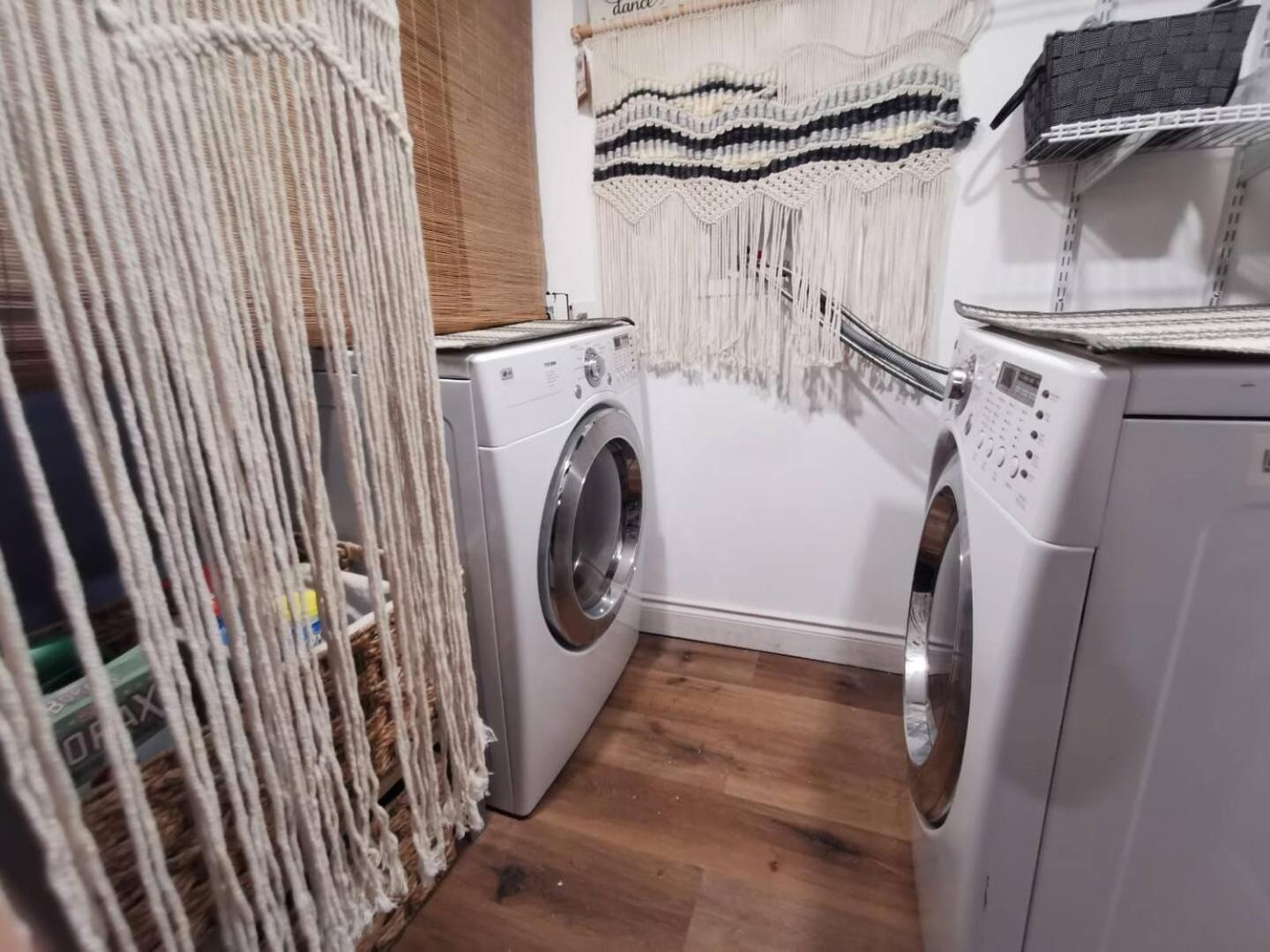 Apartment Private 1 Bedroom Near Waterloo