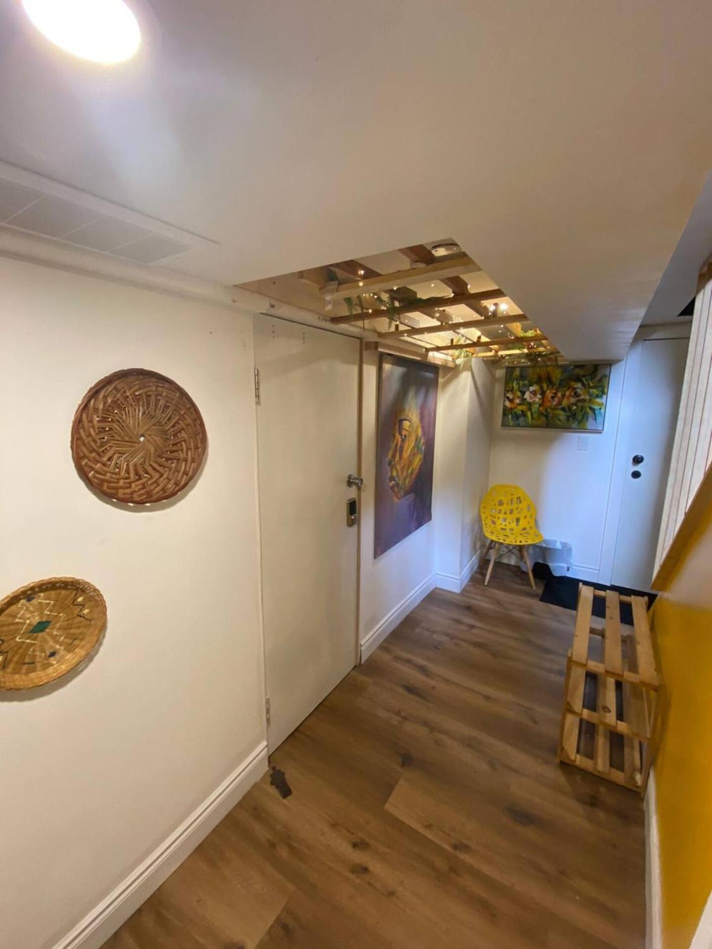 Private 1 Bedroom Near Apartment *