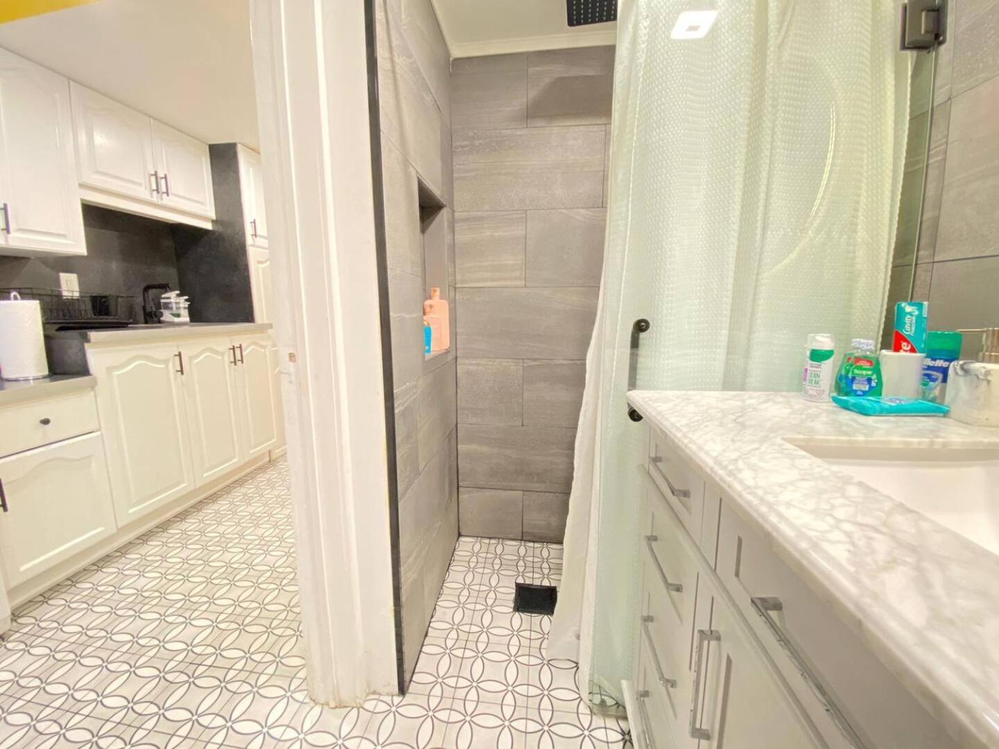 Apartment Private 1 Bedroom Near *