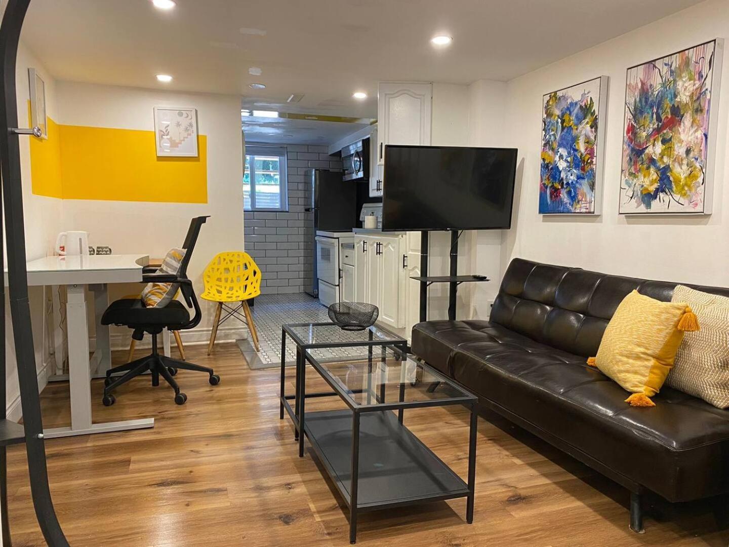 Apartment Private 1 Bedroom Near Waterloo
