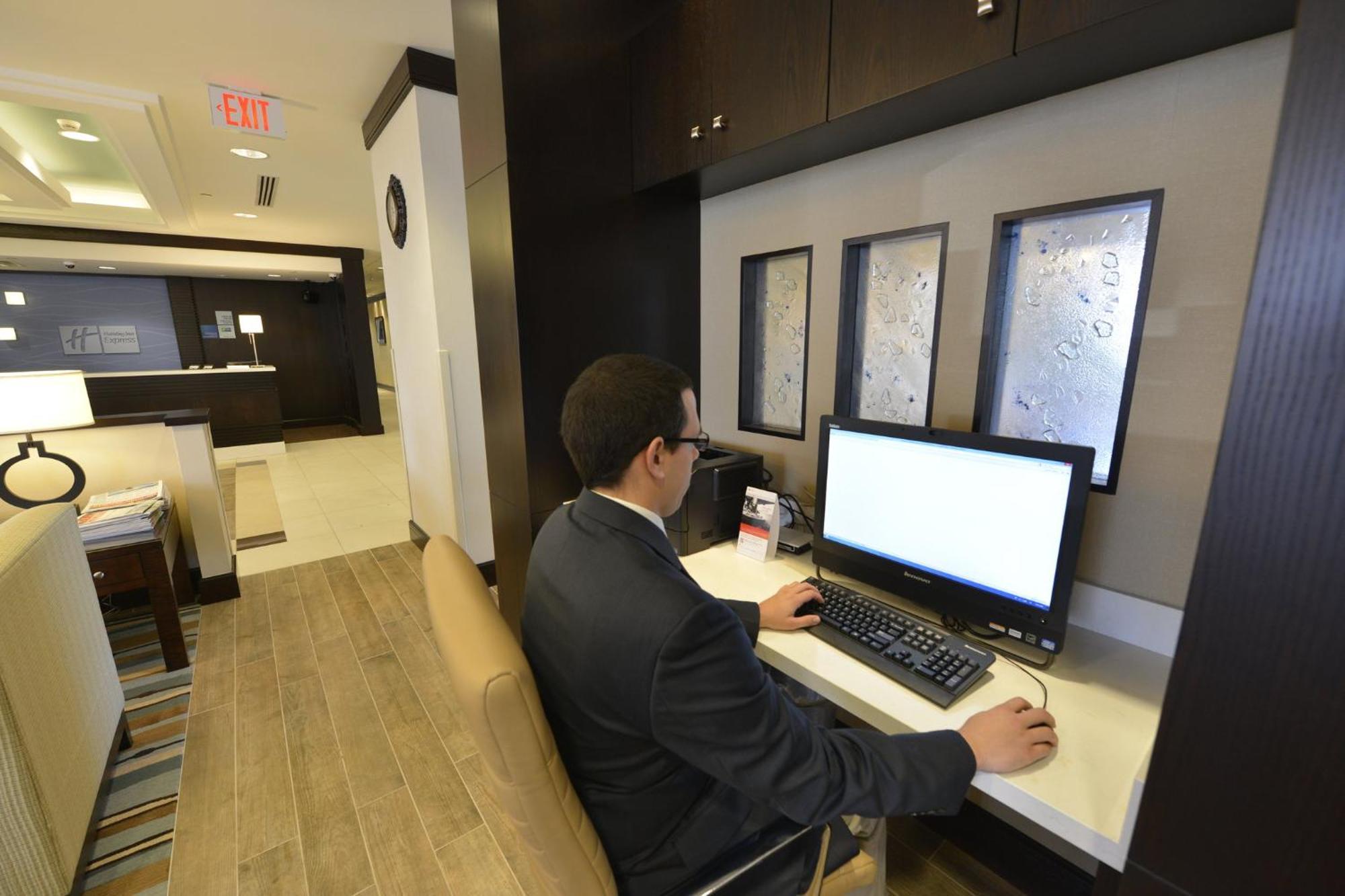 Hotel Express & - St. Jacobs Area By Ihg
