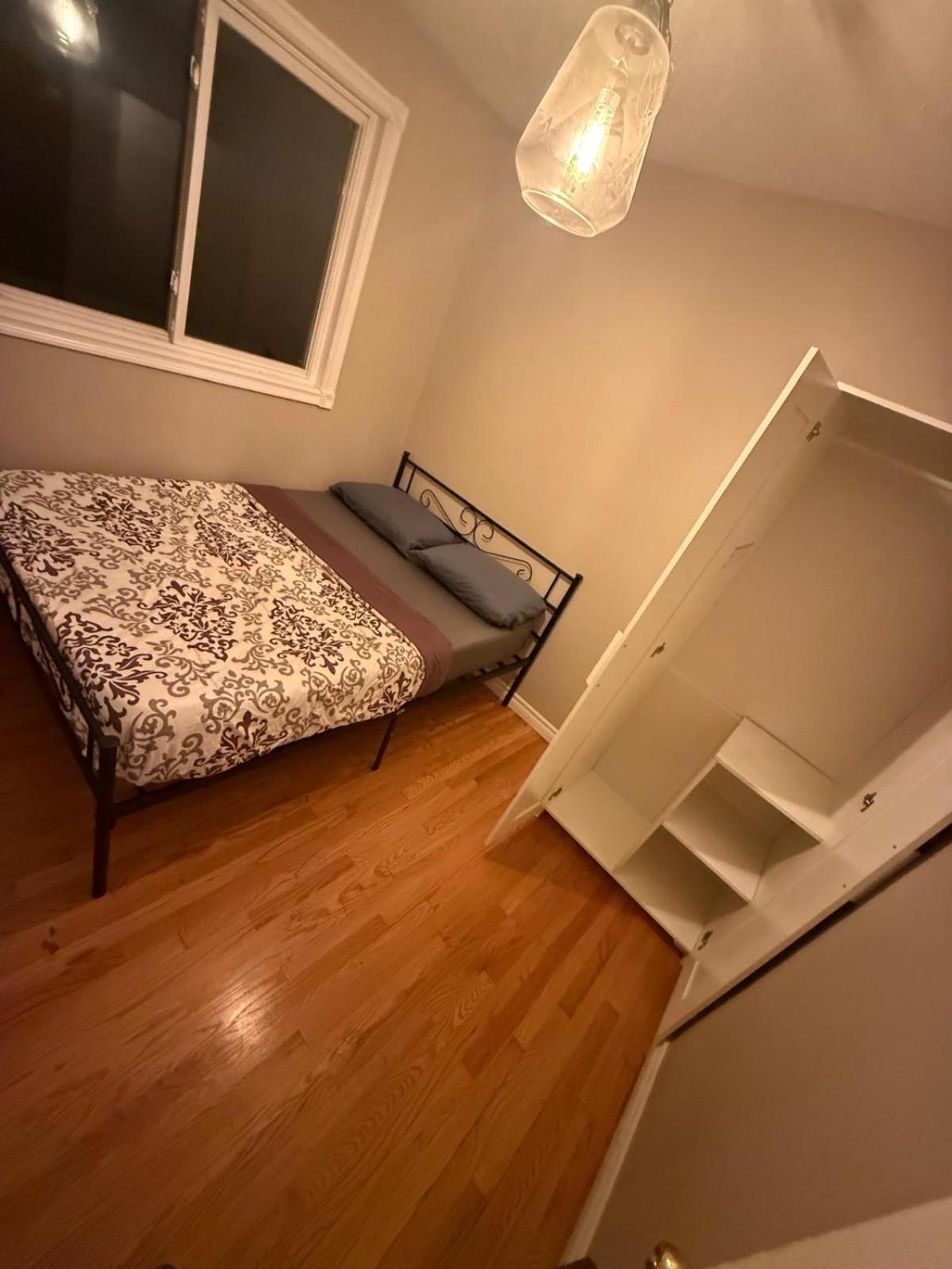 Homestay Budget In Heart Of Waterloo-free Wifi-parking *