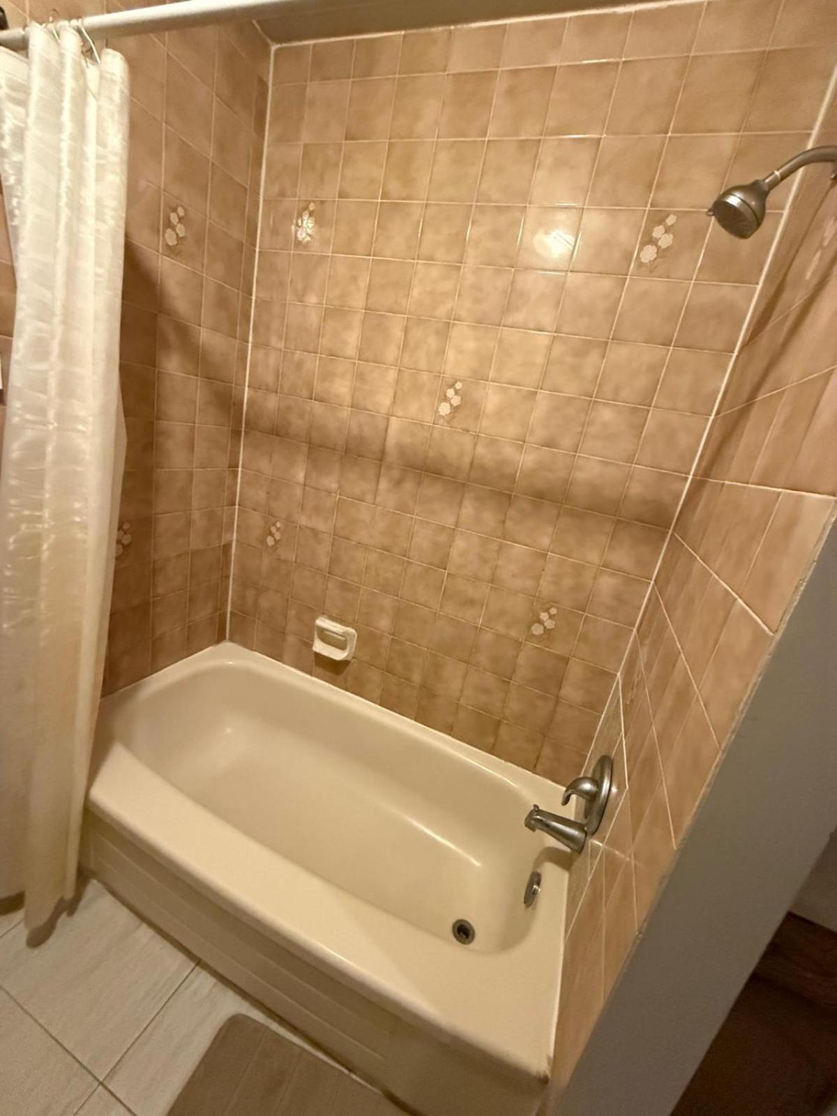 Budget In Heart Of Waterloo-free Wifi-parking *