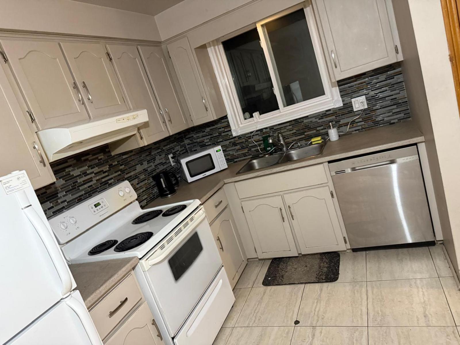 Budget In Heart Of Waterloo-free Wifi-parking