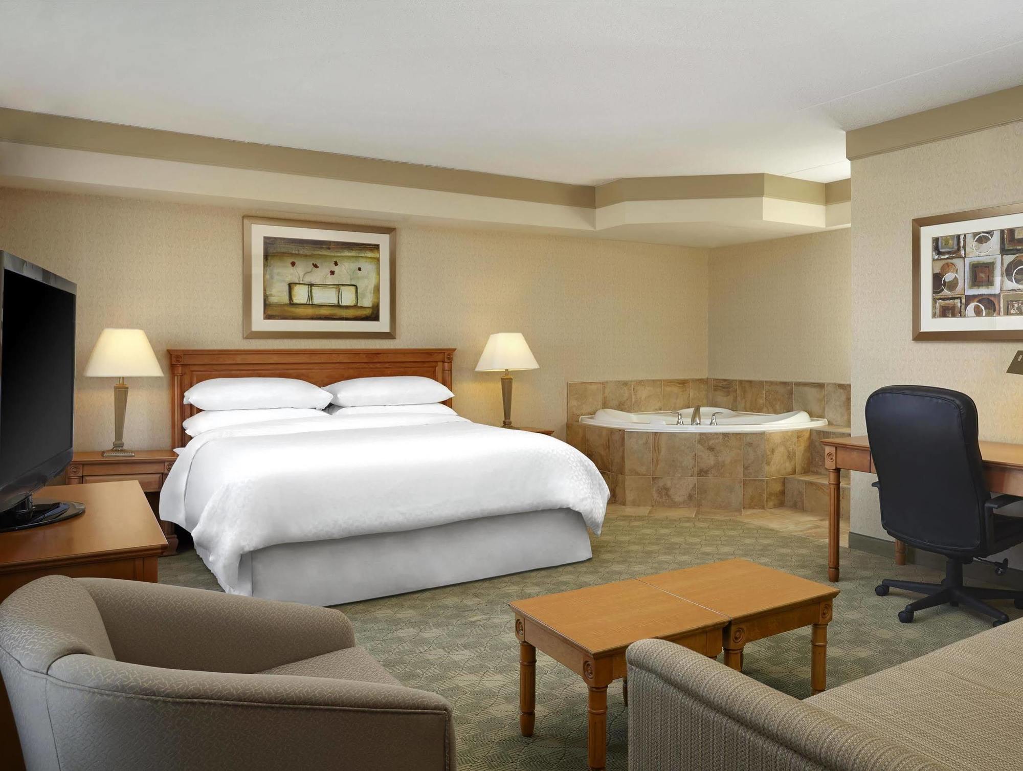 Four Points By Sheraton Kitchener-waterloo Hotel Waterloo