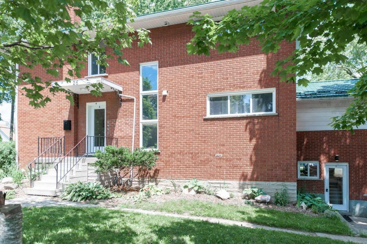 Entire 2 Bedroom Uptown - E2