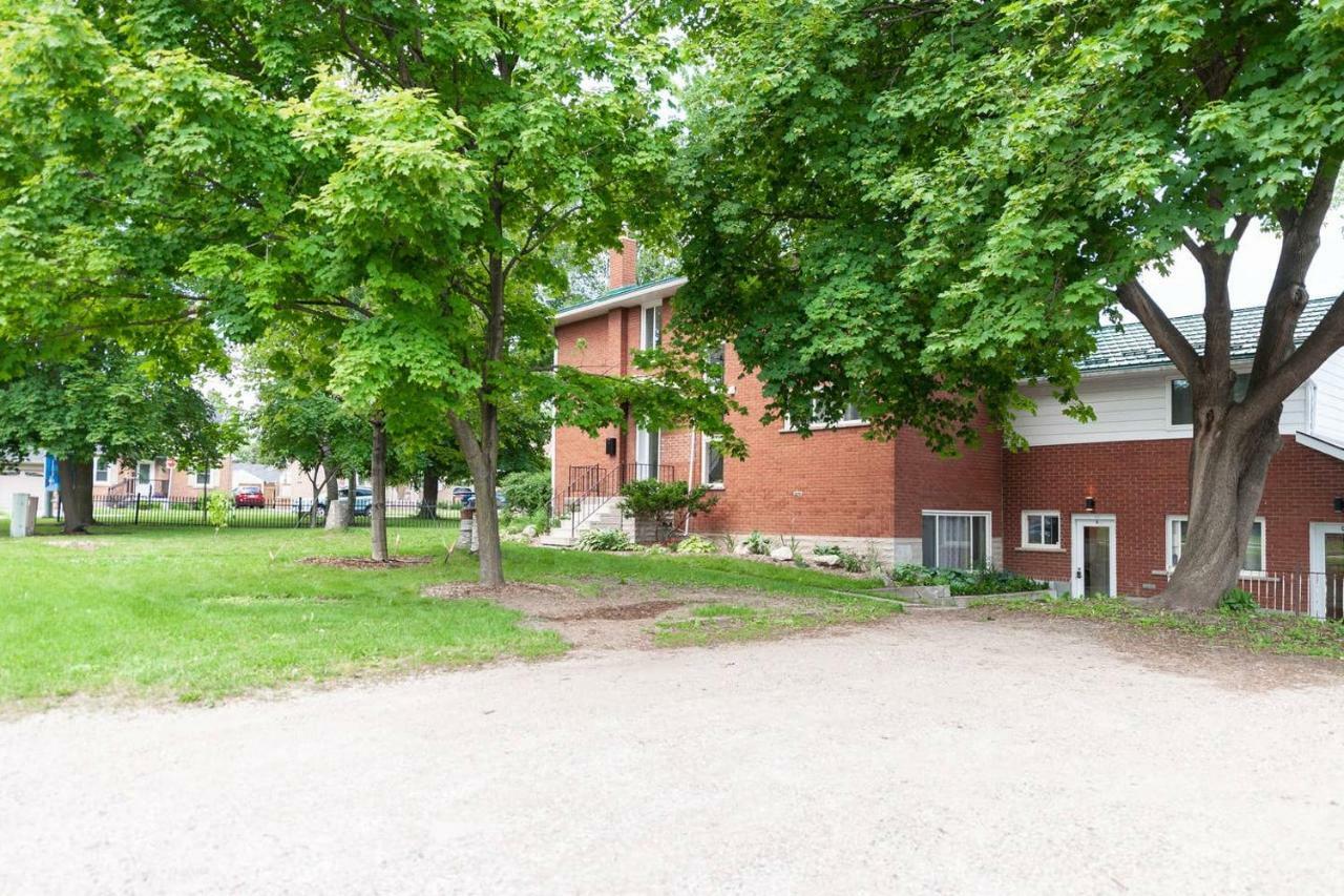 Entire 2 Bedroom Uptown - E1 Apartment Waterloo