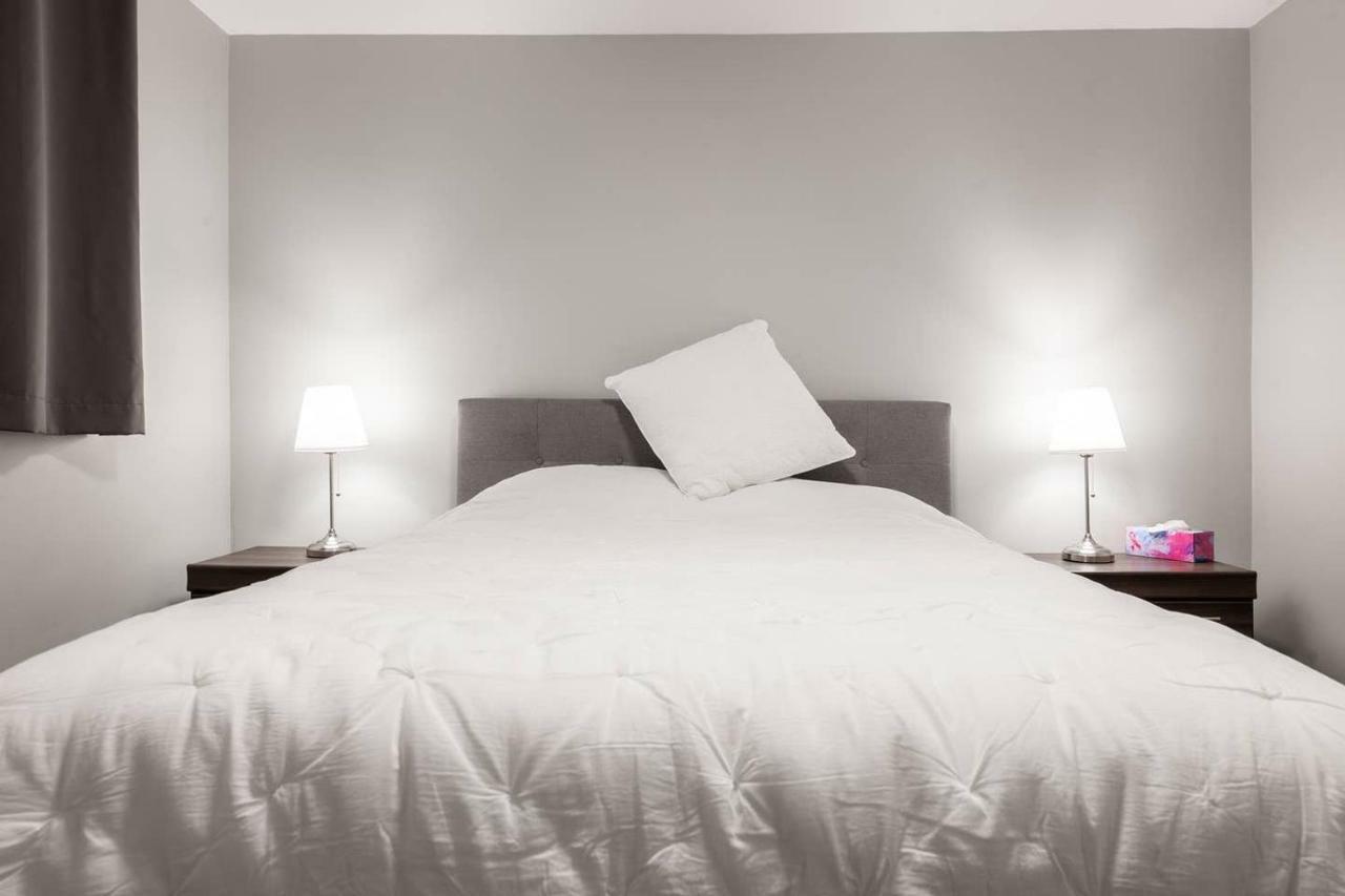 Entire 2 Bedroom Uptown - E1 *