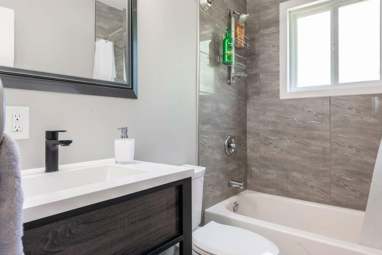 Entire 2 Bedroom Uptown - E2 *