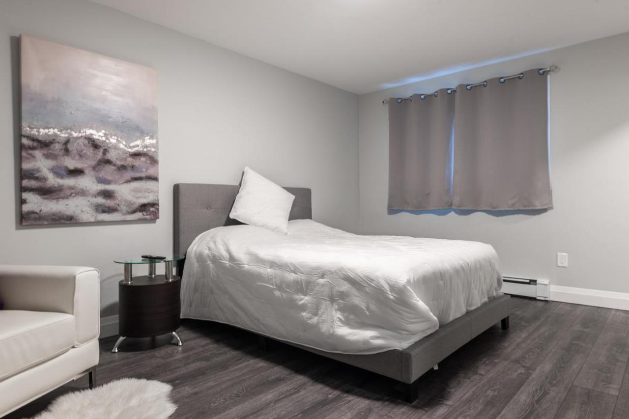 Entire Bachelor Unit En-suite Uptown - E5 Apartamento Waterloo