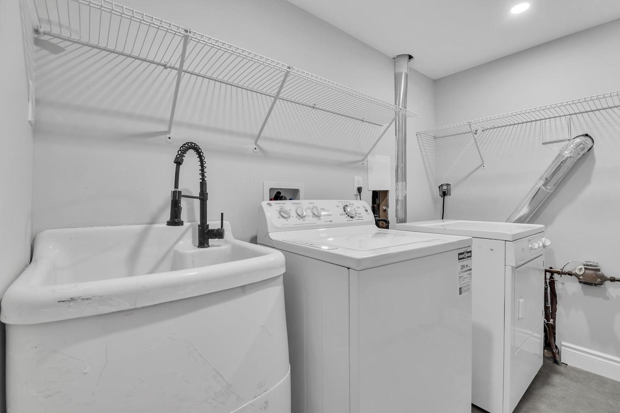 High-ceiling And Relaxing Patio In Waterloo